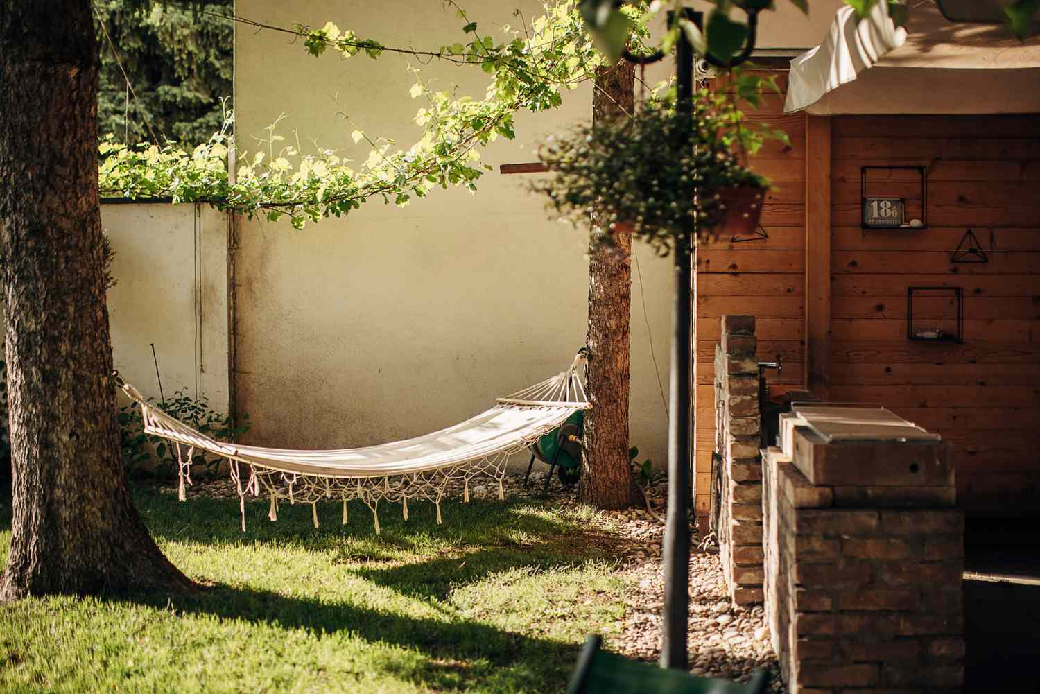 28 Landscape Ideas To Upgrade Your Backyard And Improve Your Mood in Enhancing Backyard Relaxation Through Strategic Canopy and Hammock Placement