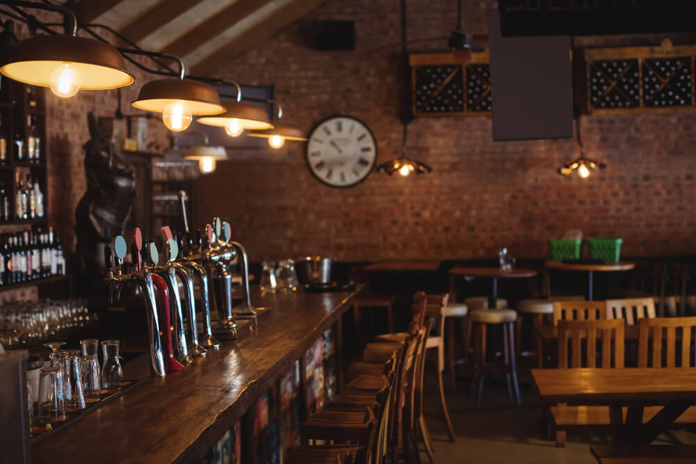 Pub Table Setup Creating an Inviting Atmosphere with the Perfect Pub Table Setup