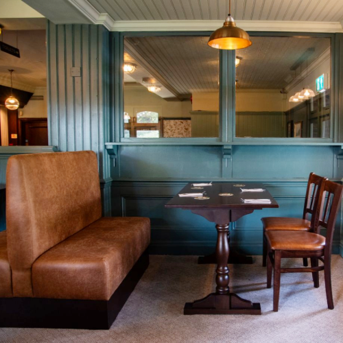 Pub Table Setup Creating an Inviting Atmosphere with the Perfect Pub Table Setup
